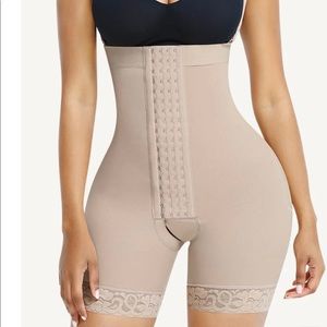 Bodyshaper. Removable straps. Only worn once! Very comfortable and light weight!